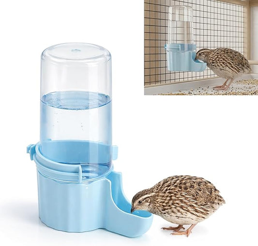 Quail Chick Waterer with Anti-Drowning Shallow Tray, 16.6 fl oz Automatic Gravity Button Quail Waterer, Hanging or Free-Standing Bird Water Dispenser for Wire Mesh Cages and Brooders (Blue)