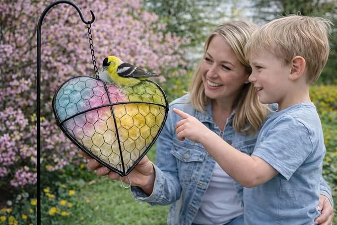Handmade Alpaca Fiber Heart Bird Nesting Holder for Garden Birds — Cozy Outdoor Gift-Pastel
